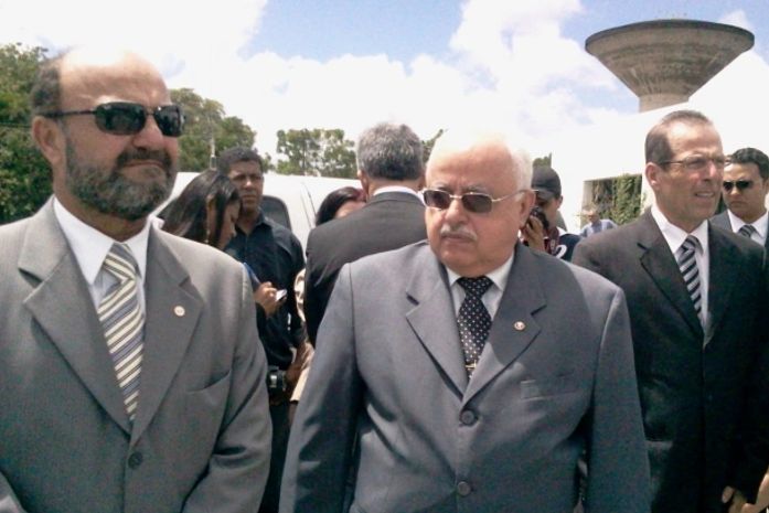 James Magalhães e Braga Neto acompanharam a destruição dos celulares