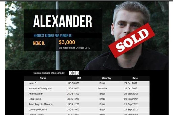 Lance brasileiro arremata virgindade de russo em projeto