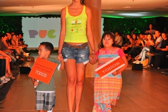 Crianças participaram de desfile