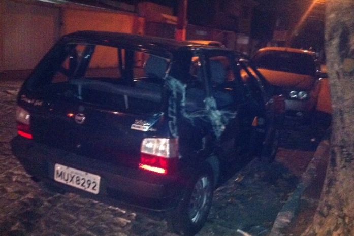 Capotamento deixa uma pessoa ferida no bairro do Poço