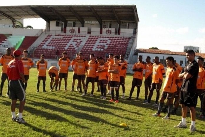 Davino terá montar CRB desfalcado para o duelo diante do Ipatinga