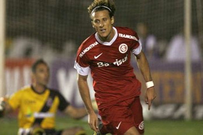 Inter bate o Vasco, que vê G4 mais longe