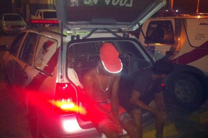 Jovens são presos ao assaltar mulher no Cleto Marques