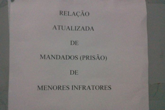 Policial marca encontro e apreende menores por tráfico
