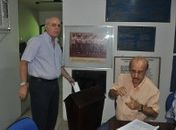 O presidente do Corecon/AL, Marcos Calheiros na hora do voto