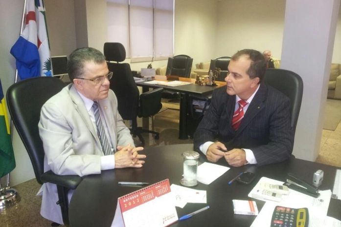 Petista Ronaldo Medeiros com o presidente do TJ,desembargador Sebastião Costa