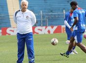 São Caetano demite Emerson Leão