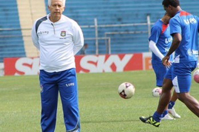 São Caetano demite Emerson Leão