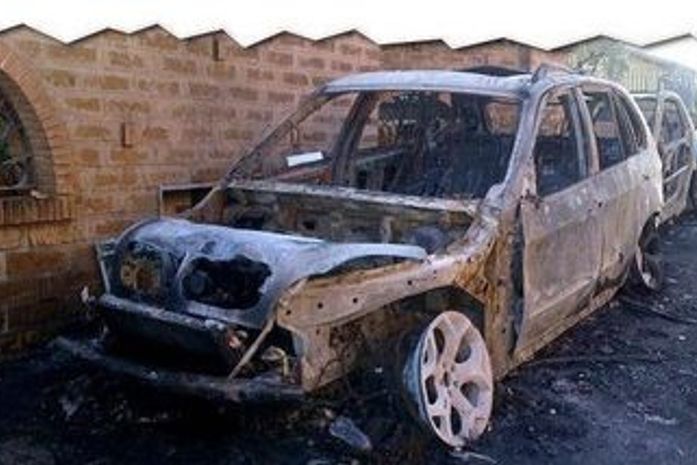 Jogador do Lazio fica chocado após ter seus dois carros queimados