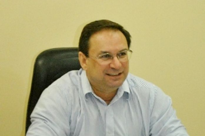 Luciano volta a desmentir suposta união estável com Célia Rocha