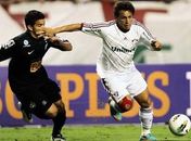 Com sufoco no fim, Flu bate Coritiba e volta a abrir nove pontos