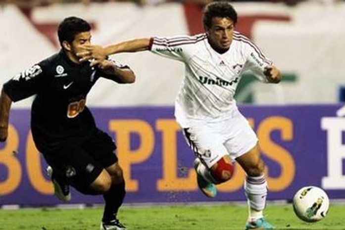 Com sufoco no fim, Flu bate Coritiba e volta a abrir nove pontos