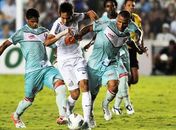 Kieza perde pênalti, mas Náutico segura empate com Santos na Vila