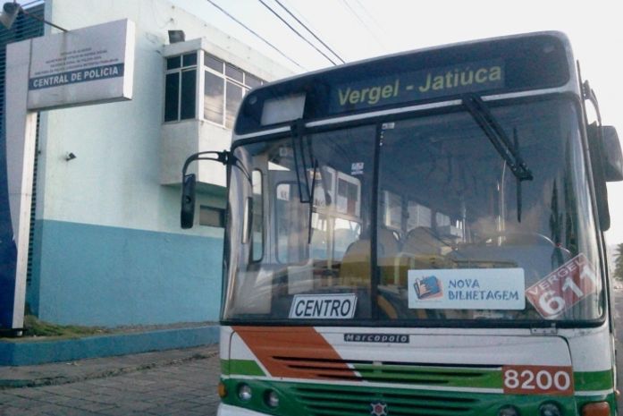 Ônibus estava parcialmente cheio