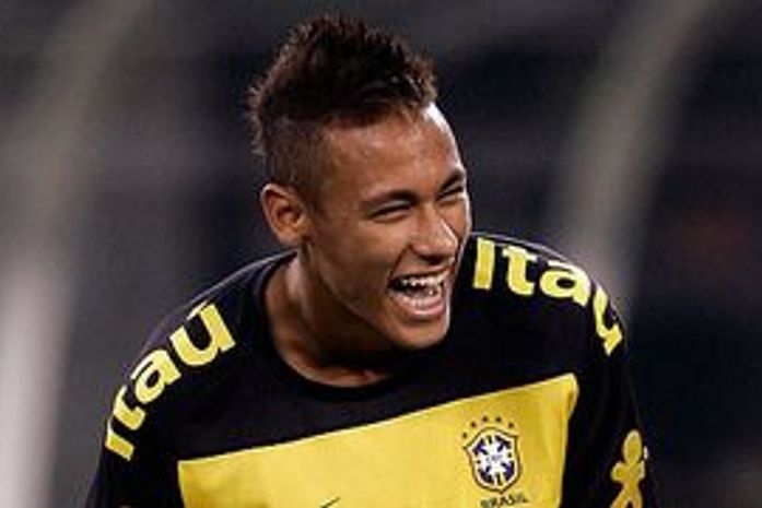 Neymar reclama e posta nova foto de perna machucada