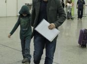 Murilo Benício embarca com os filhos, o pai e o irmão para Nova York
