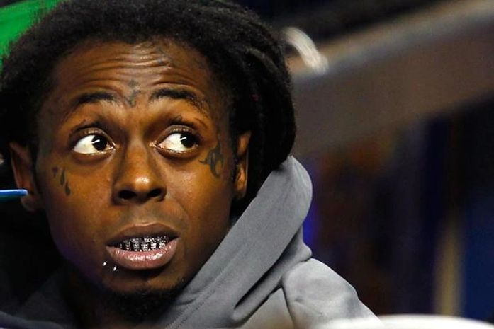 Rapper Lil Wayne é hospitalizado após passar mal em avião