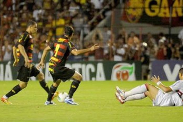 São Paulo se consolida no G-4 com goleada sobre desesperado Sport