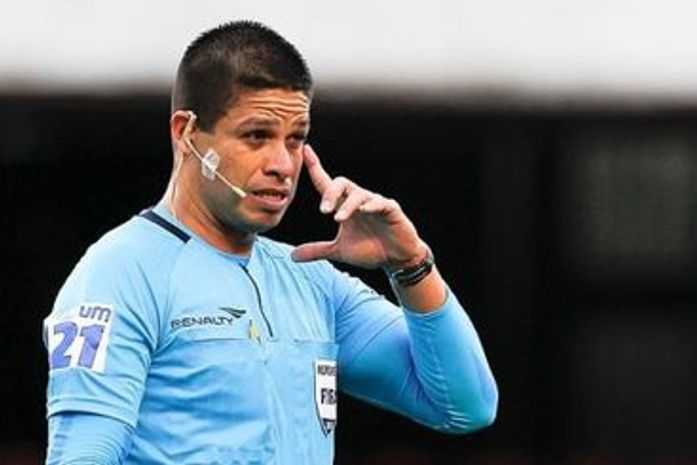 Árbitro alagoano diz que houve 'trabalho em equipe' ao anular gol do Palmeiras