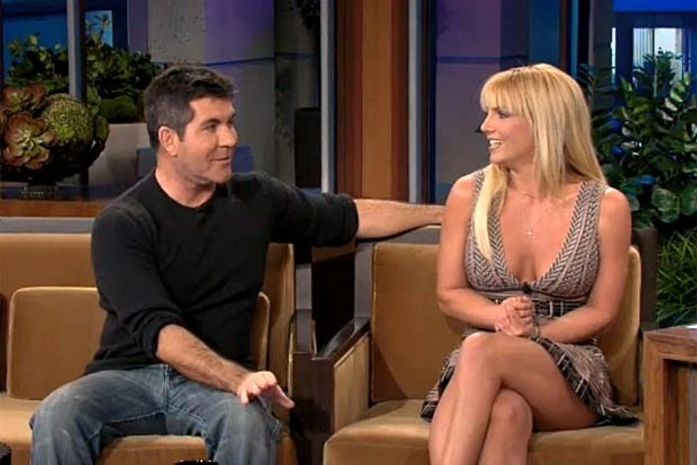 Decotada, Britney Spears surge linda em entrevista