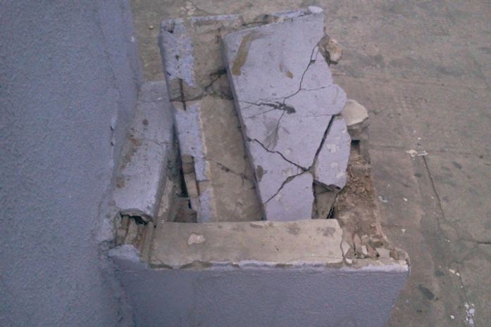 Usuários de drogas tentaram arrombar salão de beleza.