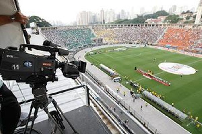 Árbitros dizem que colegas apitam com ajuda da TV