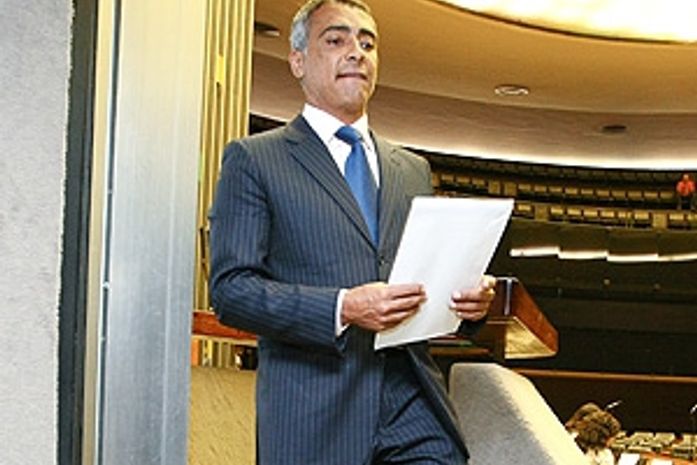 Romário vai chamar diretores da CBF e da TAM a depor