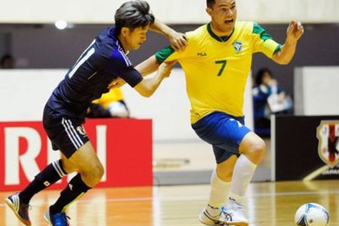 Fifa pede saída de estrelas da camisa do Brasil