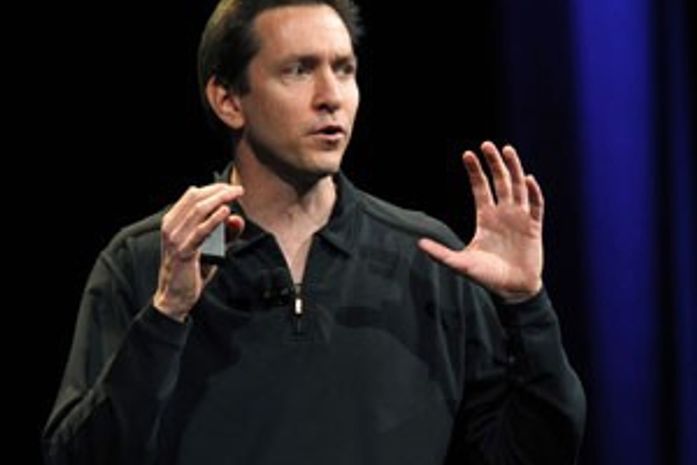 Chefe de software da Apple sai após problemas com serviço