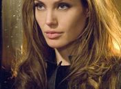 Angelina Jolie não toma banho, diz revista