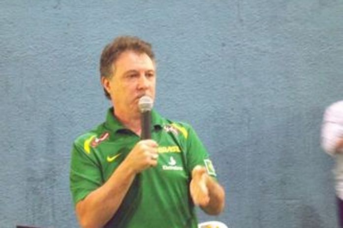 Técnico Magnano da Seleção Brasileira de basquete realizou palestra em Maceió