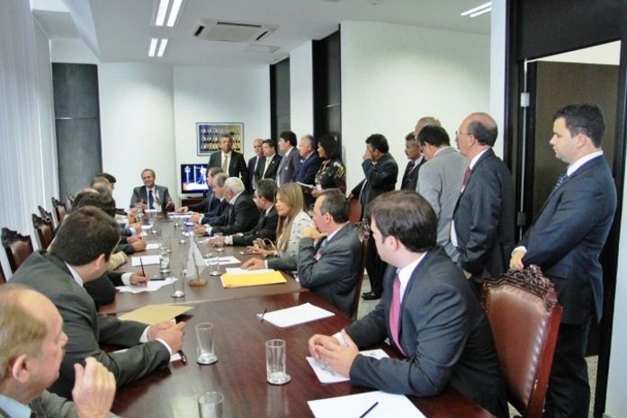 Renan Calheiros, líder do PMDB no Senado, recebeu em Brasília um grupo de 50 prefeitos alagoanos 