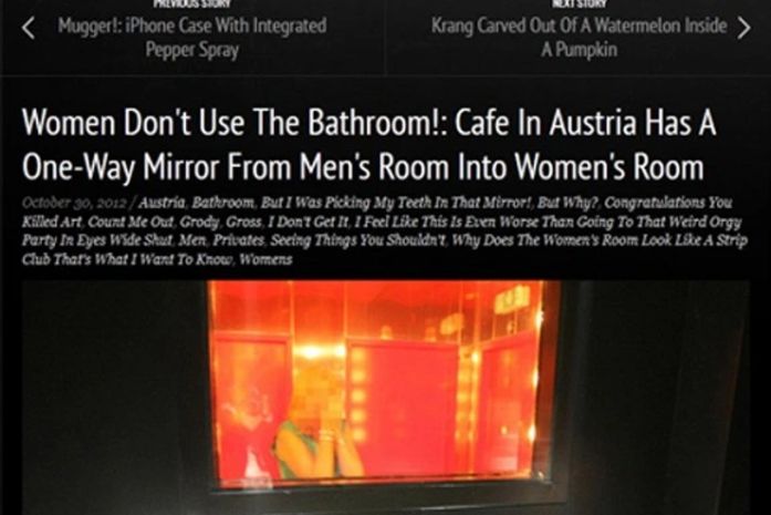 Enquanto mulheres veem seu próprio reflexo, homens podem 'espionar' o outro banheiro