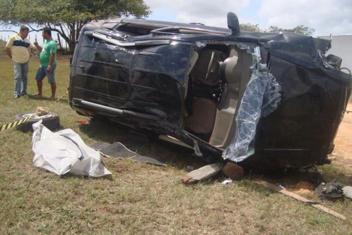 Carro capota e deixa um morto e quatro feridos na rodovia AL 220