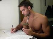 Pelotas: foto de prefeito sem camisa vira assunto em redes sociais