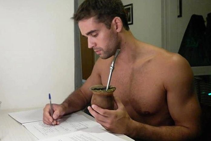 Pelotas: foto de prefeito sem camisa vira assunto em redes sociais