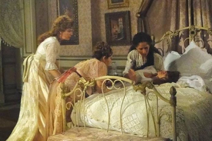 'Lado a Lado': Constância colabora com o aborto do bebê da filha