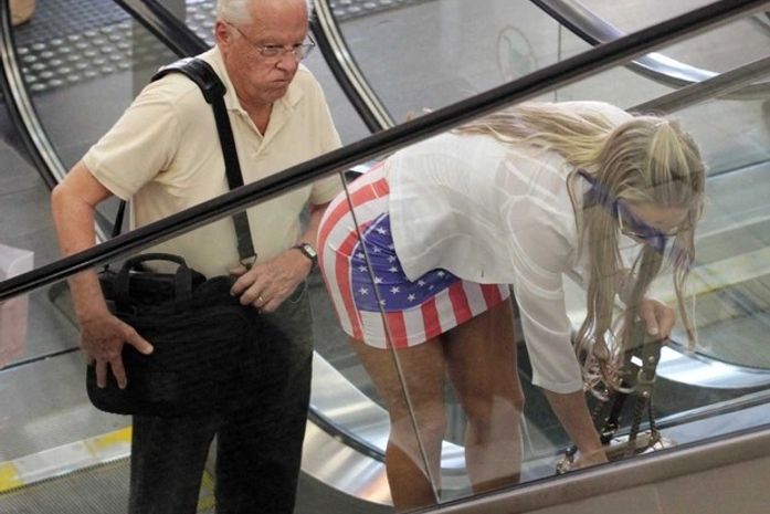 Solidariedade? Jessica Lopes usa saia com a bandeira americana