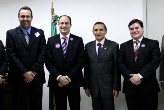 Thiago Bomfim concede entrevistas e faz visita ao prédio do TRT