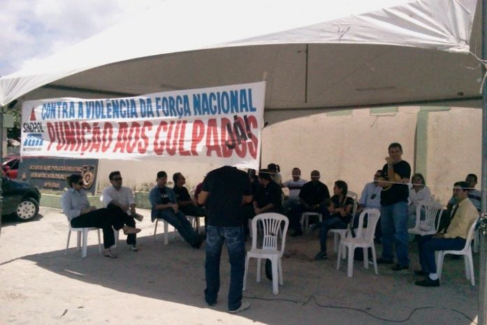 Ato do Sindpol denuncia truculência da Força Nacional