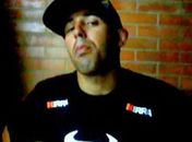 Lutador de MMA agride namorada ao vê-la com outro e é preso