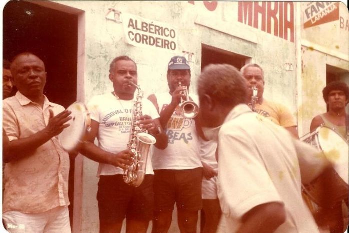 José Elias do Nascimento - Zé Negão, primeiro à esquerda. Pai de Jucélio Souza, com os músicos paodeaçucarenses: os Irmãos Ramos
