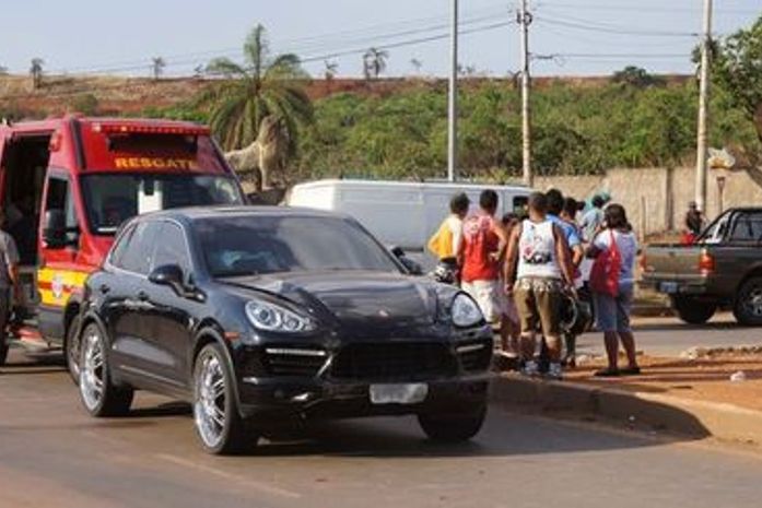 Ronaldinho Gaúcho se envolve em acidente de trânsito na Grande BH