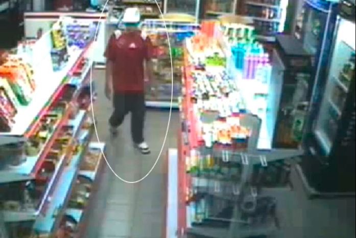 Acusado é flagrado pelas câmeras de segurança do posto