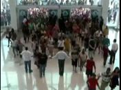Tumulto em escada rolante durante inauguração de shopping em Recife