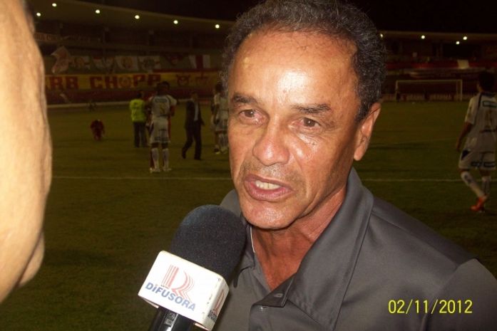 Treinador Roberval Davino 2012