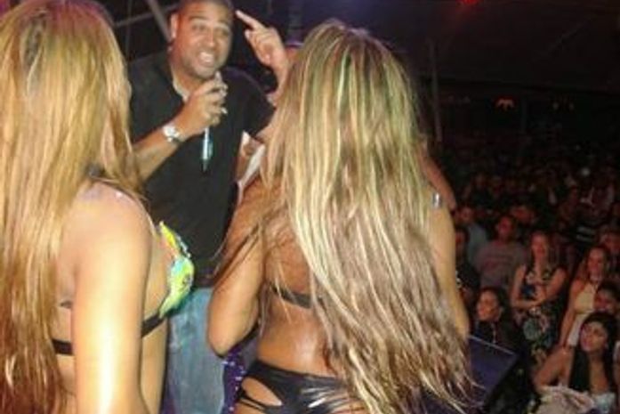 Adriano levou dançarinas do Bonde das Pretas para casa após show