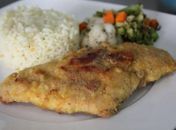Aprenda a fazer um filé de frango à milanesa sem fritura