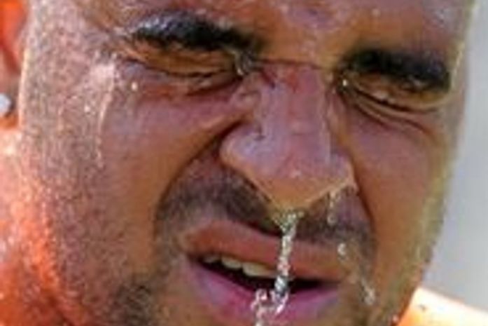 Adriano avisa que volta aos campos em 2013: 'Não sei se será no Rio'