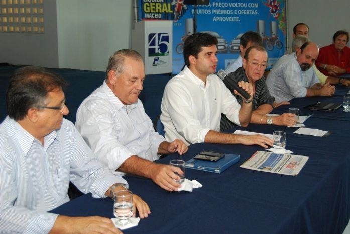 Lojistas durante encontro com Rui Palmeira